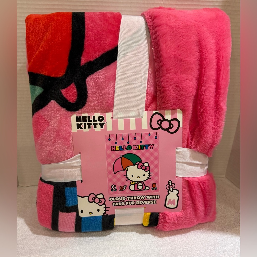 New SANRIO Hello Kitty Rainy Day Kitty Cloud Throw with Faux Fur Reverse